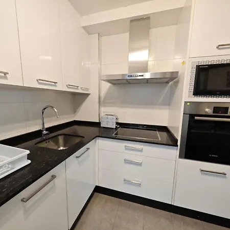 Garaje, A Solo Unos Minutos Del Centro De * Vigo