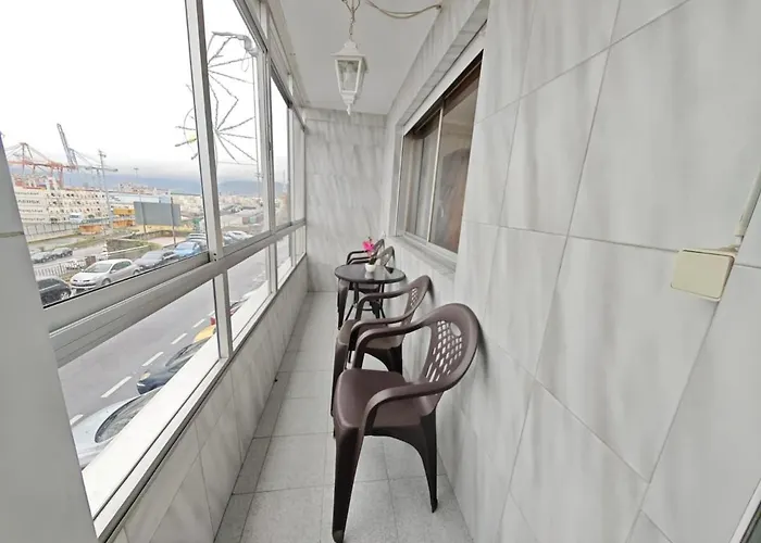 Garaje, A Solo Unos Minutos Del Centro De アパート